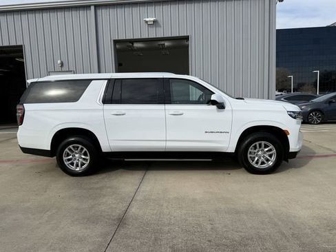 Used 2024 Chevrolet Suburban LT image 8