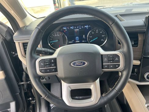 Used 2024 Ford Expedition Limited image 16