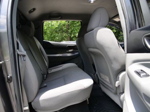 Used 2014 Toyota Tacoma PreRunner w/ SR5 Package RWD image 31