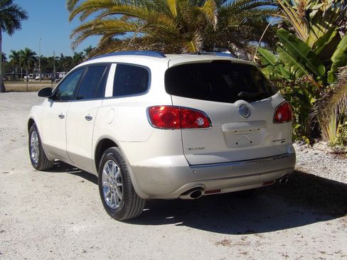 Used 2011 Buick Enclave CXL image 5
