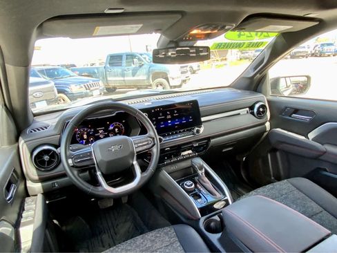 Used 2024 Chevrolet Colorado Z71 w/ Z71 Convenience Package 2 AWD/4WD image 32