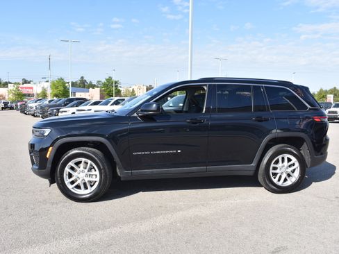 Used 2023 Jeep Grand Cherokee Laredo X image 6