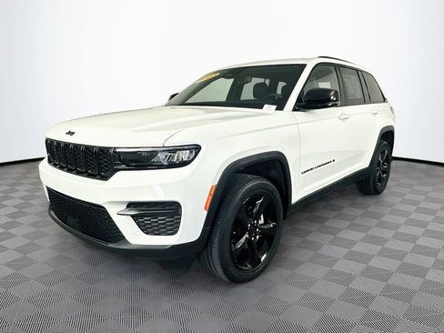 Certified 2023 Jeep Grand Cherokee Altitude AWD/4WD image 6