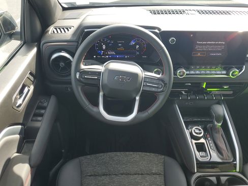 Used 2024 Chevrolet Colorado Z71 w/ Z71 Convenience Package 2 image 17