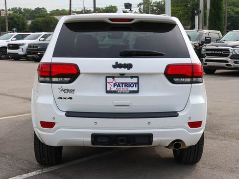 Used 2022 Jeep Grand Cherokee Laredo X AWD/4WD image 4