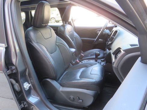 Used 2019 Jeep Cherokee Limited AWD/4WD image 11