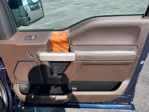 Used 2018 Ford F150 King Ranch w/ Equipment Group 601A Luxury AWD/4WD image 37