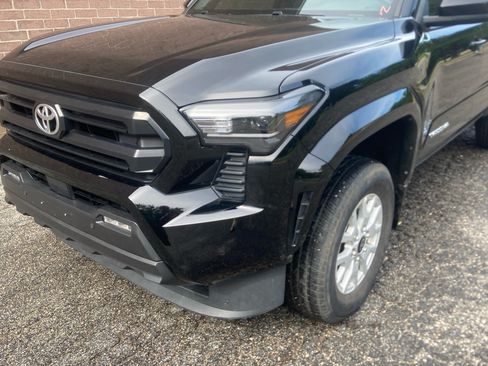 Used 2024 Toyota Tacoma SR5 AWD/4WD image 11