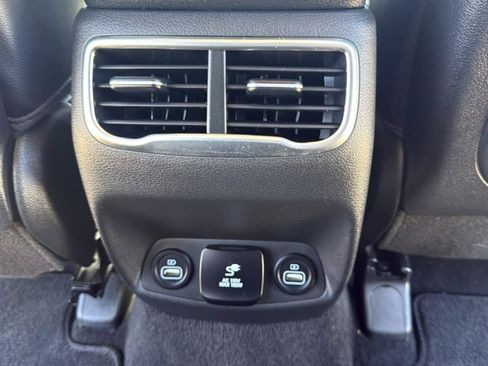 Used 2021 Hyundai Santa Fe Limited AWD/4WD image 57