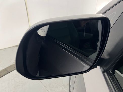 Used 2017 Toyota Sienna XLE image 37