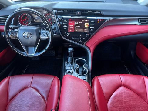 Used 2020 Toyota Camry XSE image 4