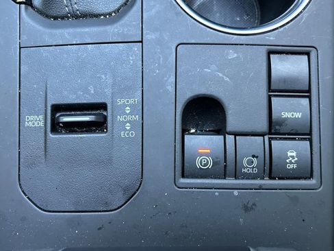 Certified 2023 Toyota Highlander XLE image 28