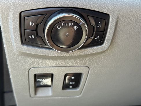 Used 2020 Ford F150 XLT w/ Equipment Group 302A Luxury AWD/4WD image 17