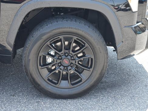 Used 2023 Toyota Tundra SR5 w/ SR5 Convenience Package AWD/4WD image 3