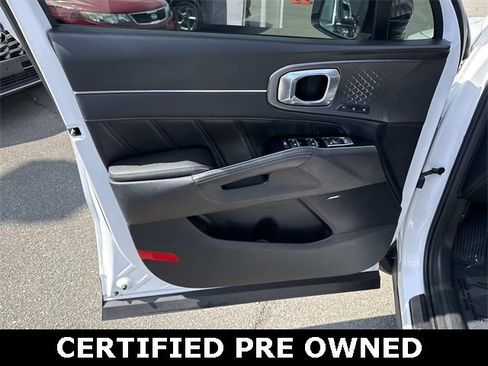 Used 2023 Kia Sorento SX image 13