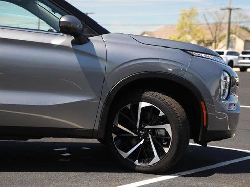 Used 2023 Mitsubishi Outlander SE AWD/4WD image 5