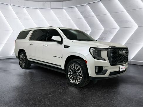 Used 2023 GMC Yukon XL Denali Ultimate image 1