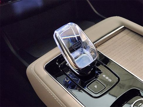 New 2026 Volvo XC90 B5 Plus w/ Protection Package Premier image 20