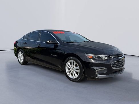 Used 2017 Chevrolet Malibu LT FWD image 1