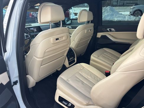 Used 2022 BMW X7 M50i w/ Cold Weather Package image 27