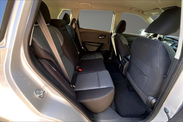 Used 2023 Nissan Rogue SV FWD image 25