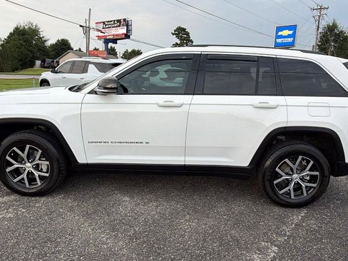 Used 2023 Jeep Grand Cherokee Limited AWD/4WD image 11