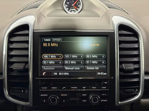 Used 2016 Porsche Cayenne image 32