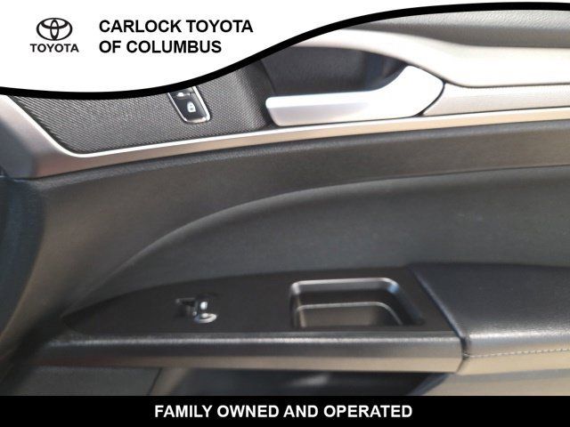 Used 2017 Ford Fusion SE w/ Fusion SE Technology Package FWD image 20