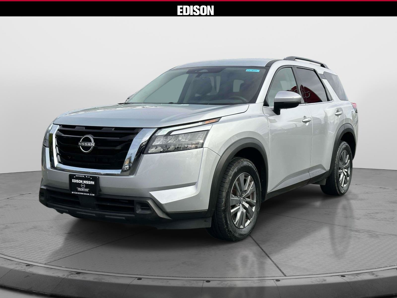 Used 2025 Nissan Pathfinder SV AWD/4WD image 2