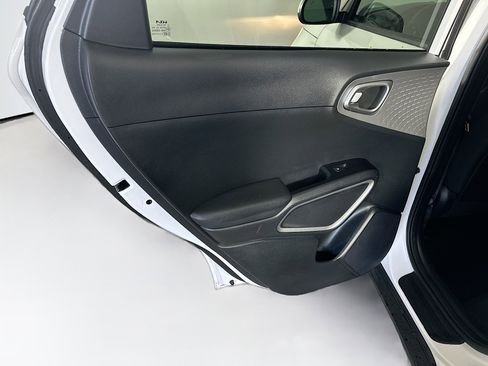 Used 2025 Kia Soul LX w/ LX Technology Package image 26