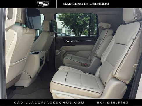 Used 2022 GMC Yukon XL Denali w/ Denali Ultimate Package AWD/4WD image 26