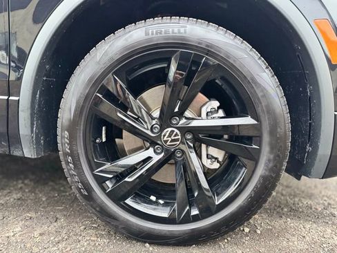 Used 2024 Volkswagen Tiguan SE R-Line image 9