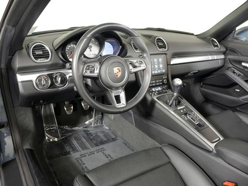 Certified 2017 Porsche 718 Boxster S RWD image 4