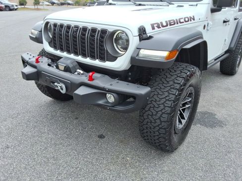 Used 2024 Jeep Wrangler Unlimited Rubicon w/ XTREMEE 35" Tire Package AWD/4WD image 9