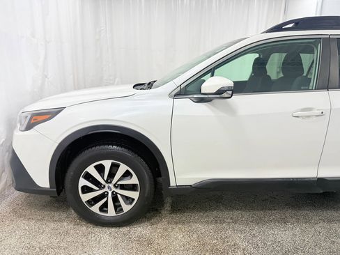 Used 2022 Subaru Outback Premium image 4