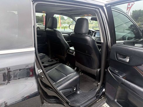 Used 2015 Toyota Highlander XLE AWD/4WD image 25