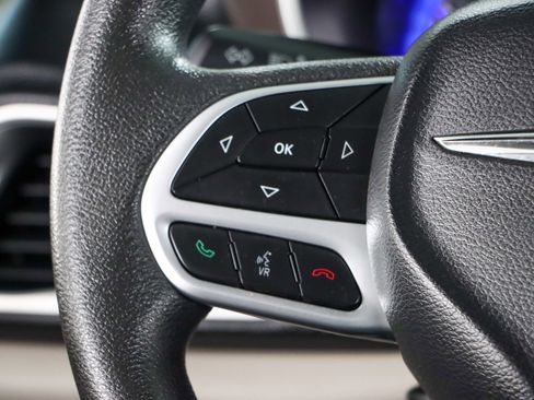 Used 2017 Chrysler Pacifica LX image 13