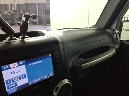 Used 2015 Jeep Wrangler Unlimited Sahara image 24