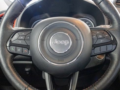 Certified 2022 Jeep Renegade Trailhawk w/ Trailer Tow Group image 13