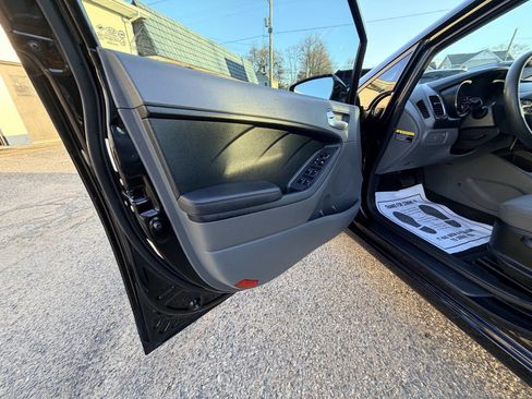 Used 2018 Kia Forte LX image 28