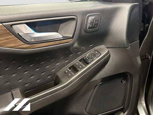 Used 2020 Ford Escape Titanium image 20