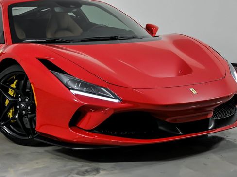 Used 2022 Ferrari F8 Tributo RWD image 3