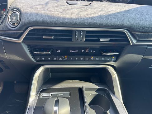 Used 2026 MAZDA CX-90 3.3 Turbo w/ Preferred Package AWD/4WD image 16