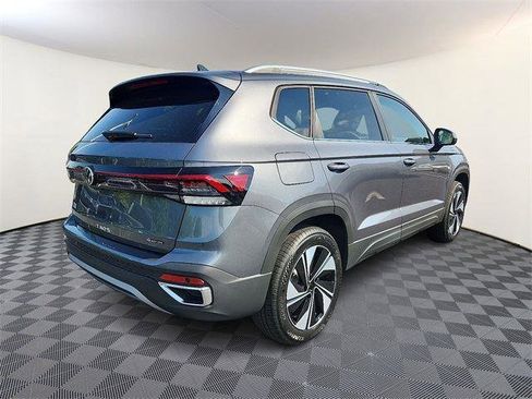 New 2025 Volkswagen Taos SE image 6