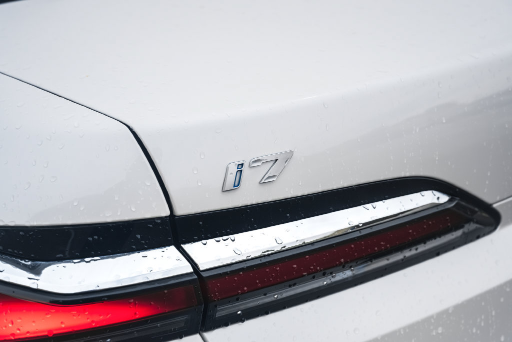 Used 2025 BMW i7 xDrive60 AWD/4WD image 16