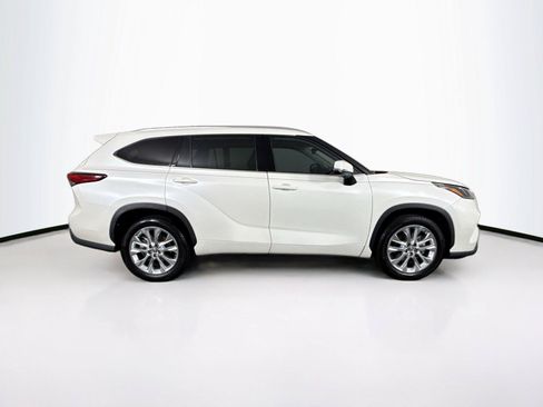 Used 2021 Toyota Highlander Limited FWD image 11