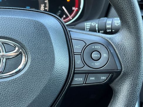 Used 2025 Toyota RAV4 XLE FWD image 27