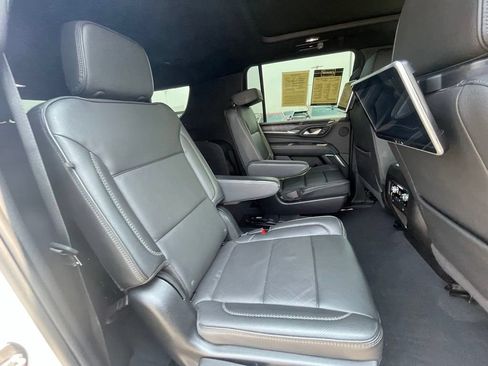 Used 2023 GMC Yukon XL Denali AWD/4WD image 27