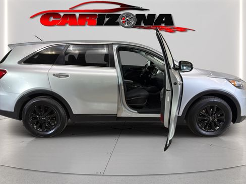 Used 2019 Kia Sorento FWD V6 image 14