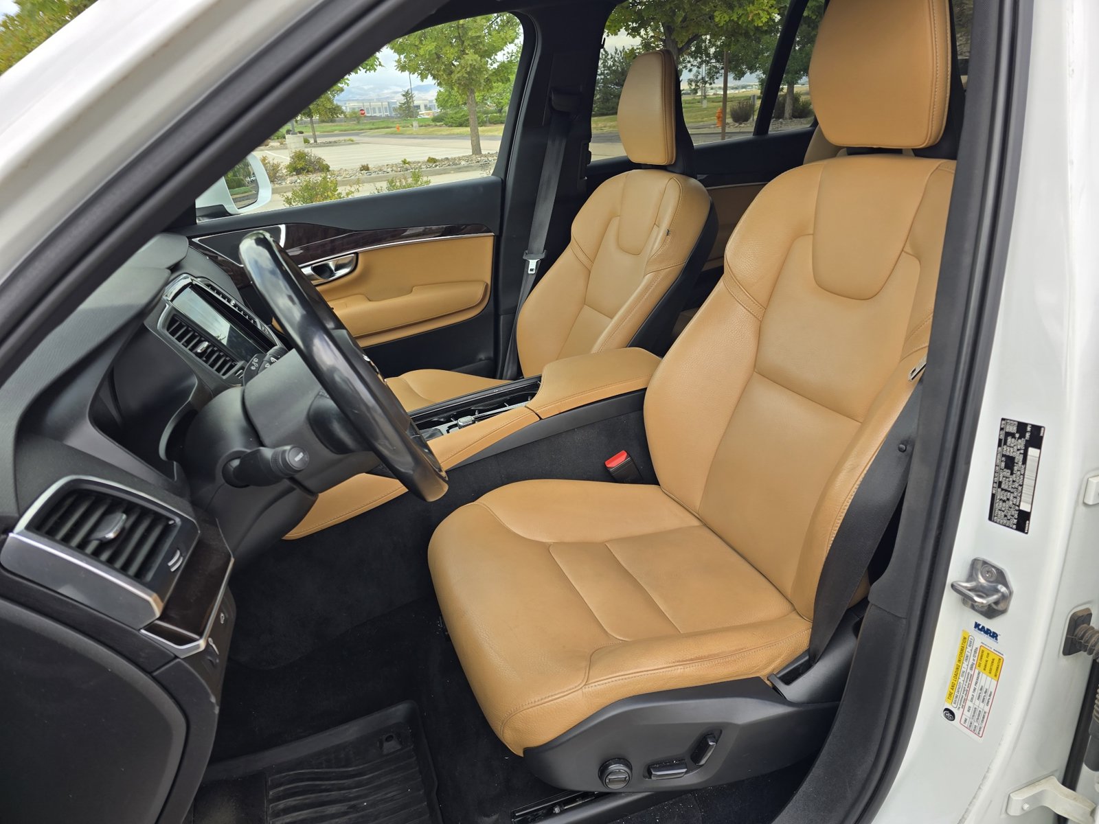 Used 2019 Volvo XC90 T6 Momentum w/ Advanced Package AWD/4WD image 12